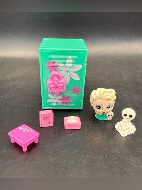Disney Doorables Academy Surprise Locker-Frozen Elsa With Figures & Accessories